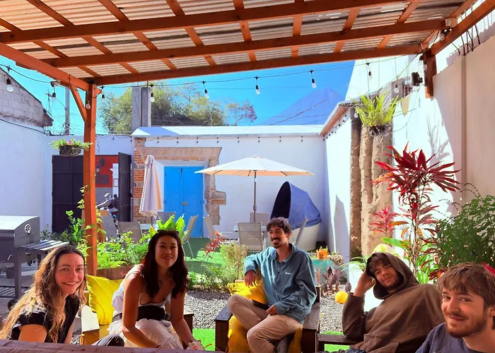 Blue Moon Hostel Antigua